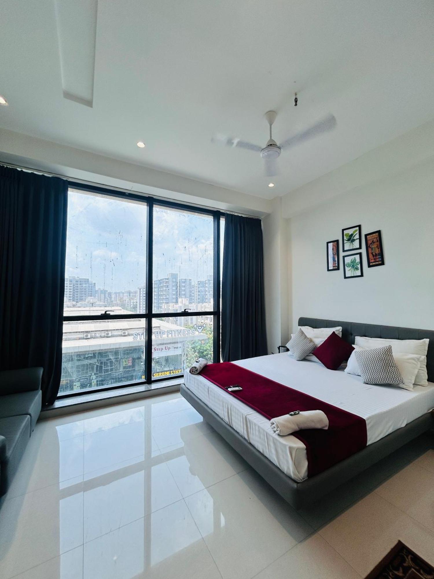Hotel Gold Palace Inn Surat Exterior foto