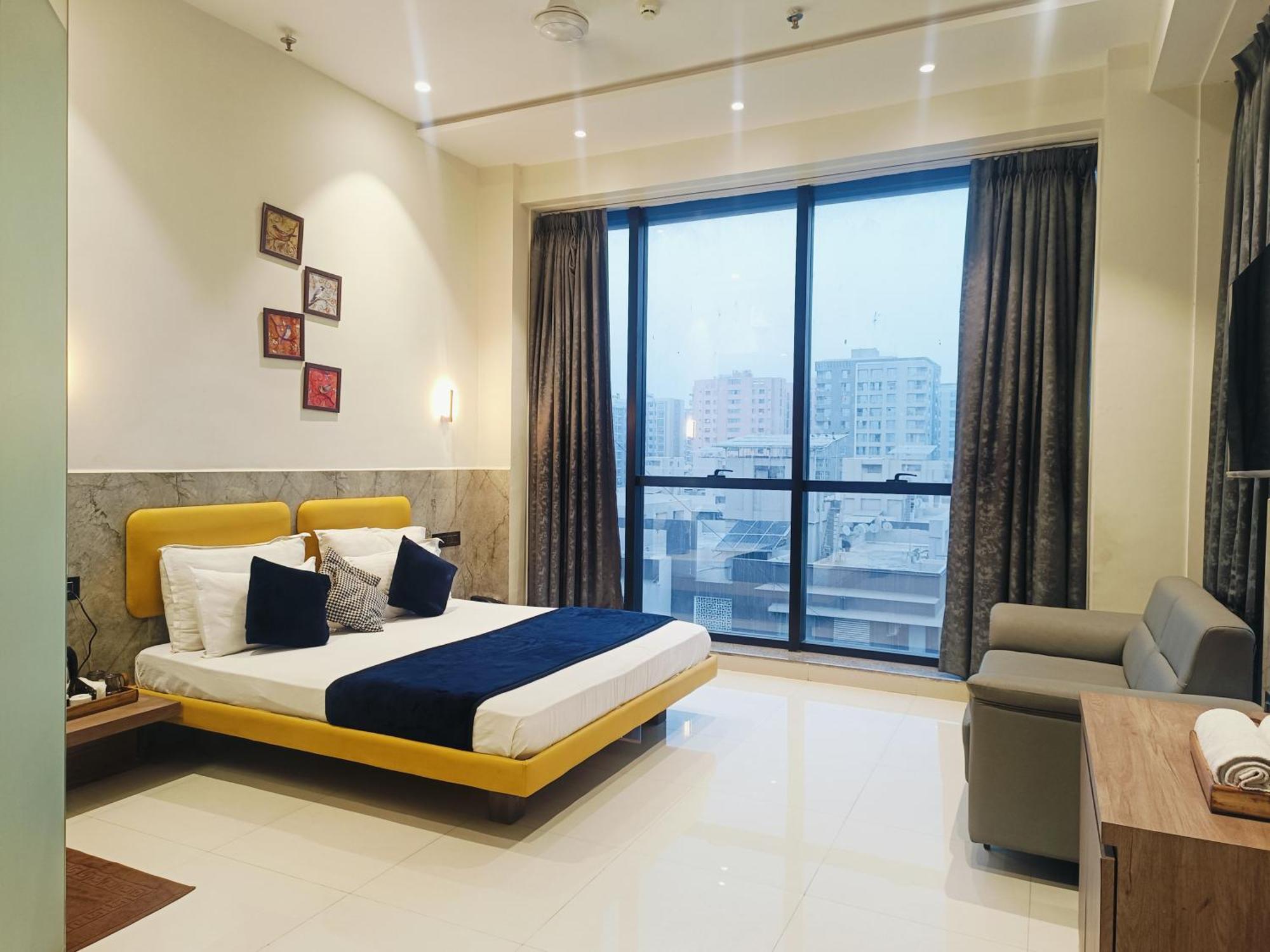 Hotel Gold Palace Inn Surat Exterior foto