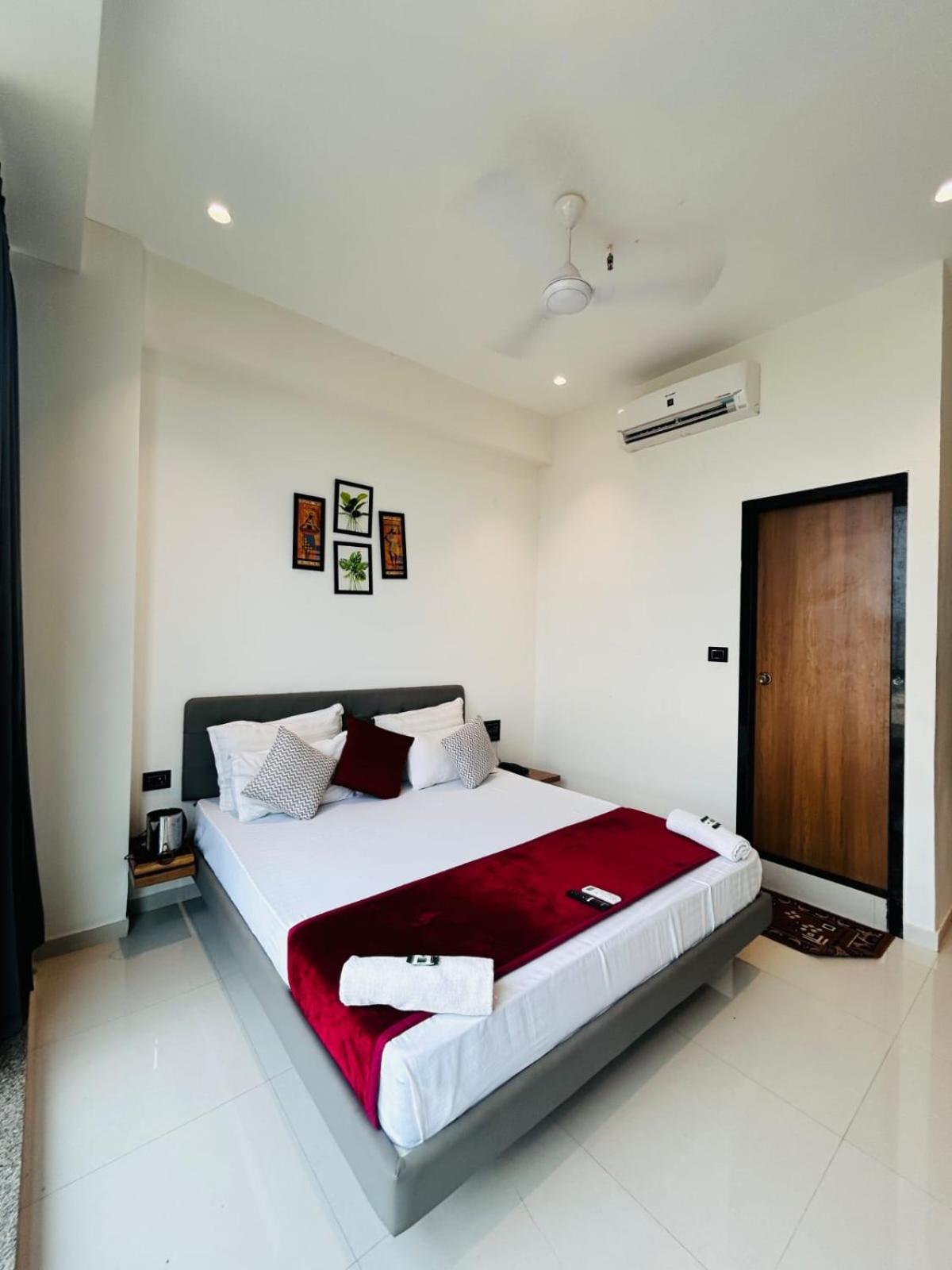 Hotel Gold Palace Inn Surat Exterior foto