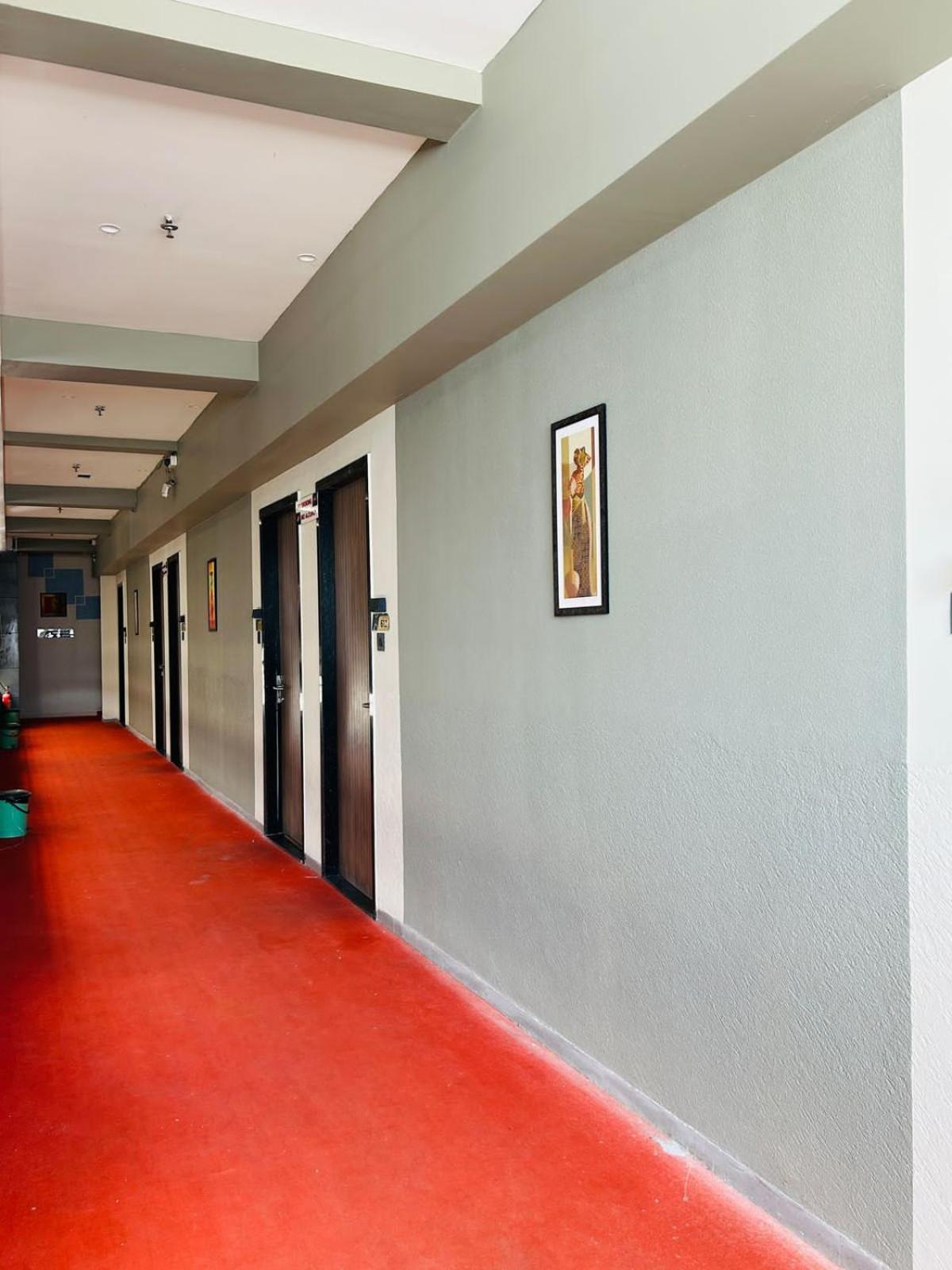 Hotel Gold Palace Inn Surat Exterior foto