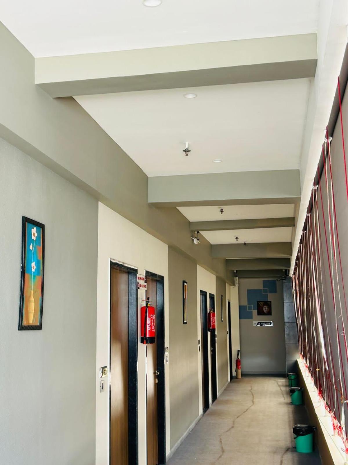 Hotel Gold Palace Inn Surat Exterior foto